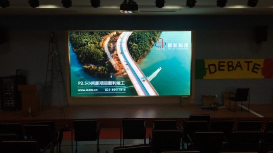 江蘇無錫協(xié)和學校P2.5室內(nèi)高清LED顯示屏
