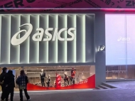 智彩LED顯示屏助力ASICS亞瑟士重慶大融城店“龍”重登場！